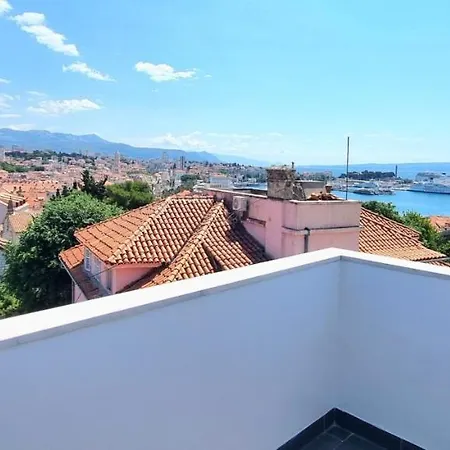 Aurelius Apartment *